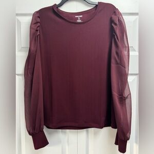 Nine West top. Excellent condition! Perfect for work or a holiday party.